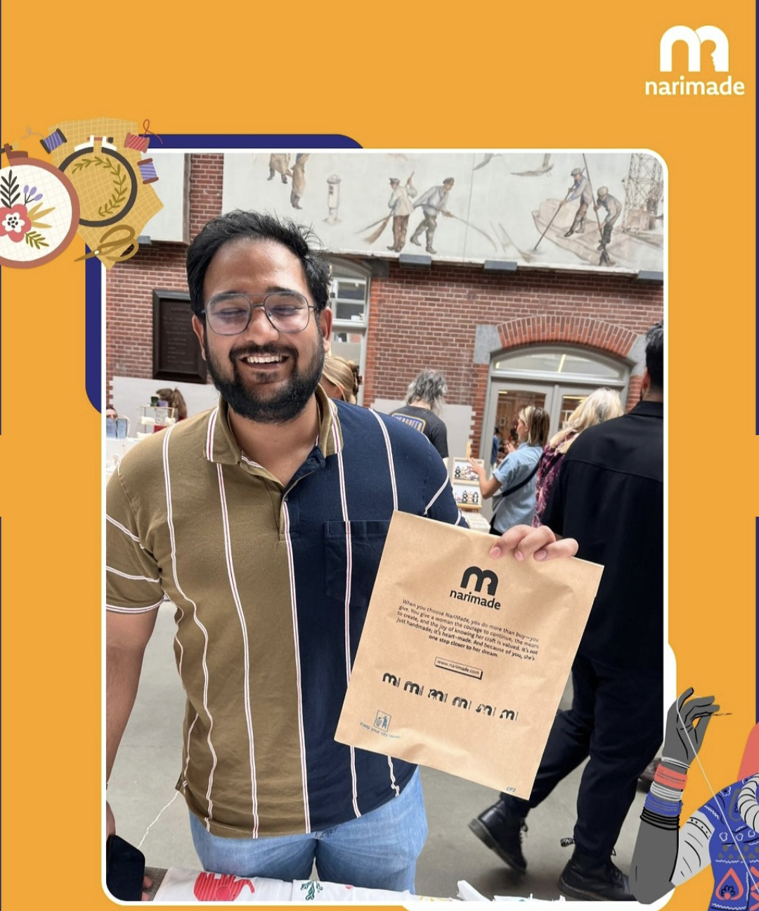 A customer at the Amsterdam pop-up holding a Narimade bag
