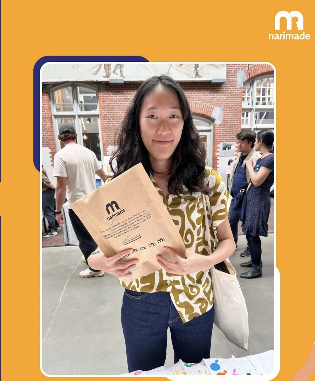 A customer holding her Narimade bag at the pop-up stall